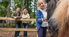 Angehende Ponyreiter in Center Parcs Les Bois-Francs